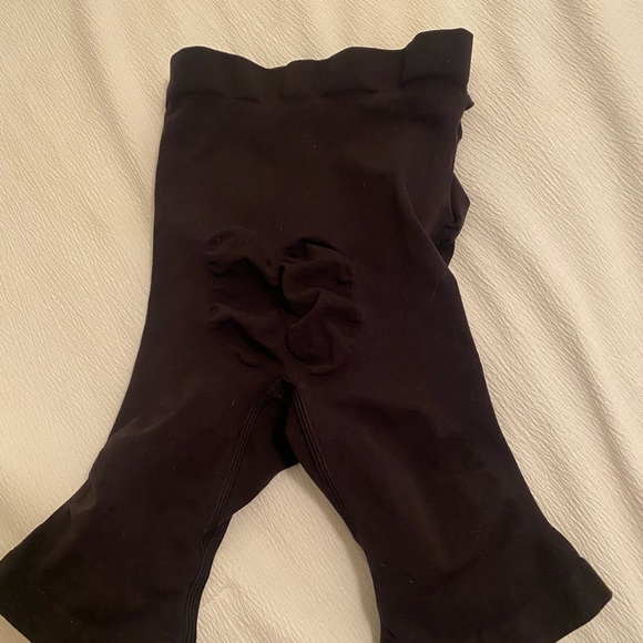 SKIMS Maternity shapewear and bra - Picture 6 of 11